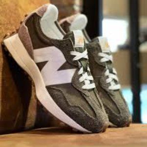 New Balance 327 RARE Unisex M9.5 / W11 Casual Sneakers Shoes Dark Moss White
